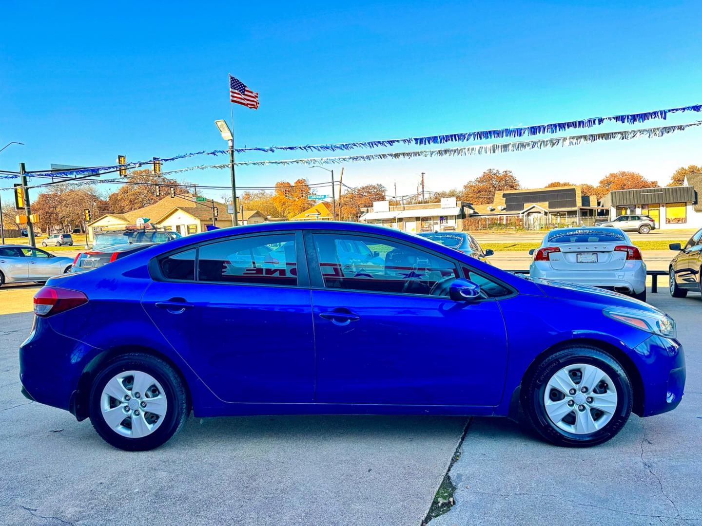 2018 BLUE KIA FORTE LX (3KPFK4A74JE) , located at 5900 E. Lancaster Ave., Fort Worth, TX, 76112, (817) 457-5456, 0.000000, 0.000000 - This is a 2018 KIA FORTE LX 4 DOOR SEDAN that is in excellent condition. There are no dents or scratches. The interior is clean with no rips or tears or stains. All power windows, door locks and seats. Ice cold AC for those hot Texas summer days. It is equipped with a CD player, AM/FM radio, AUX por - Photo#7